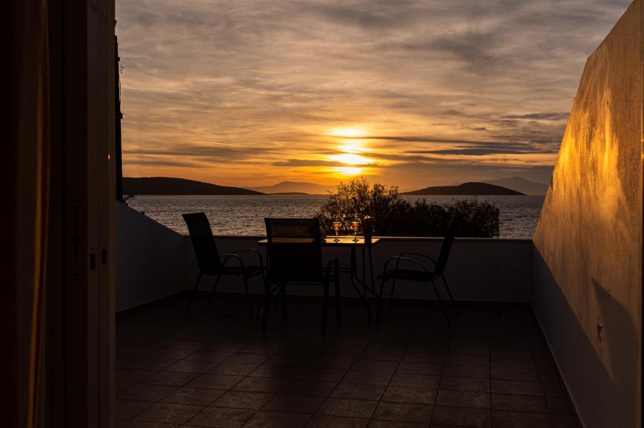 Ο Μόλος Apartment Marmari  ภายนอก รูปภาพ